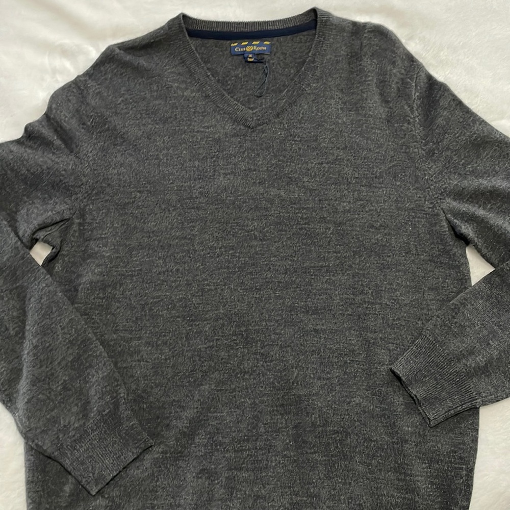 Mens Club Room v neck gray sweater Size M. Wool/acrylic blend. Perfect condition